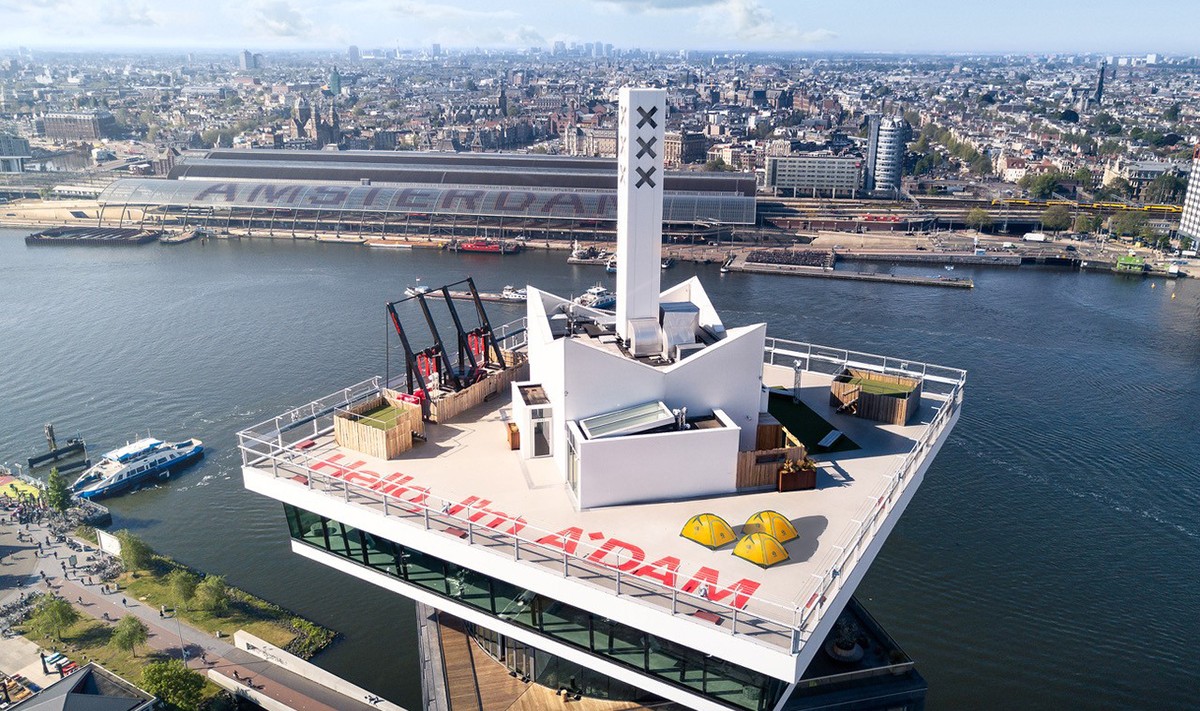 Kamperen-op-de-ADAM-toren-of-onder-het-dek-van-de-Rotterdamse-Euromast-main