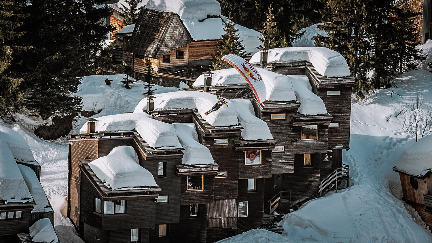 De vleugels van Valentin Delluc's "From Avoriaz With Love"