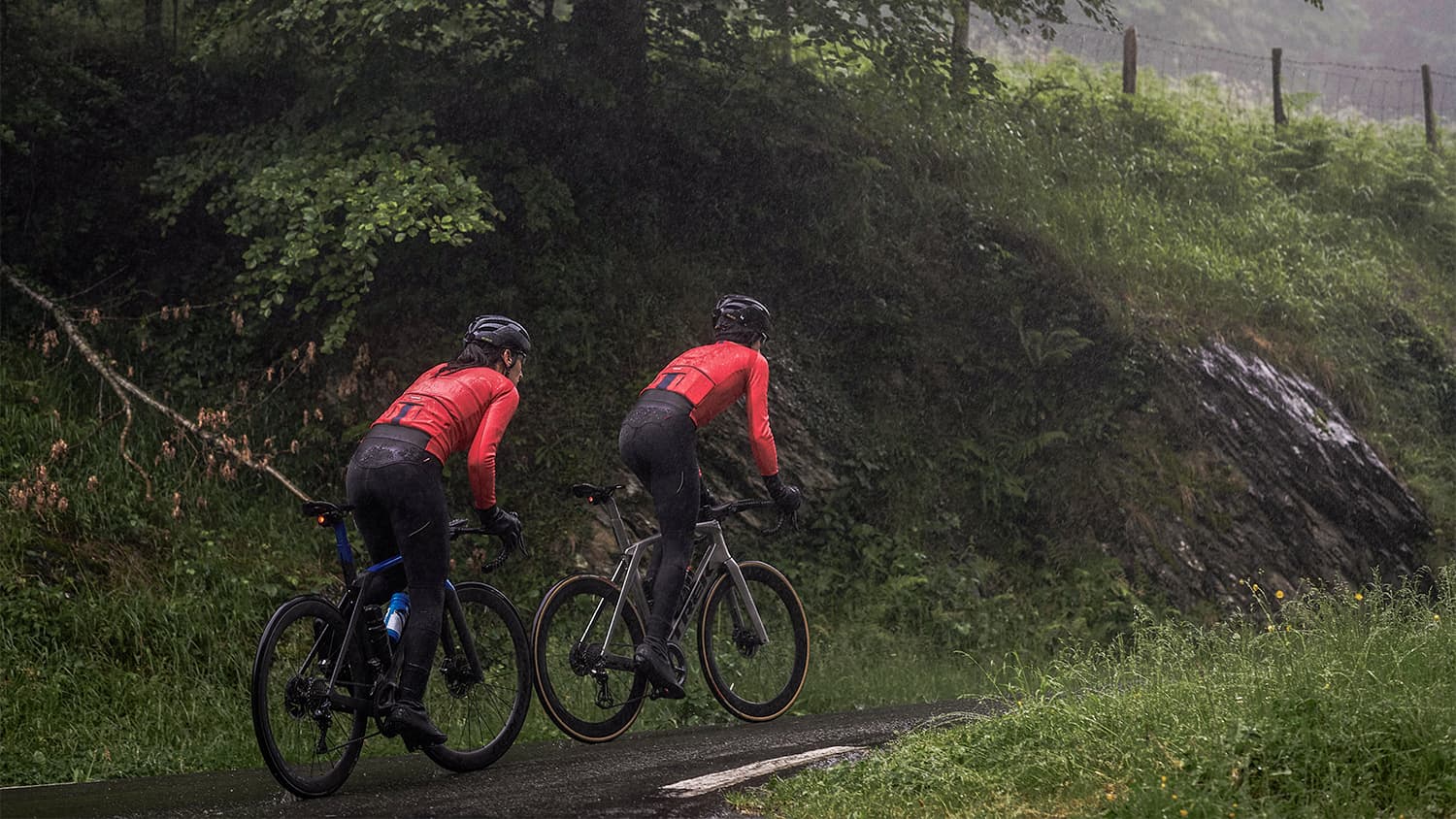 [Winactie] Maak kans op professionele Etxeondo fietskleding