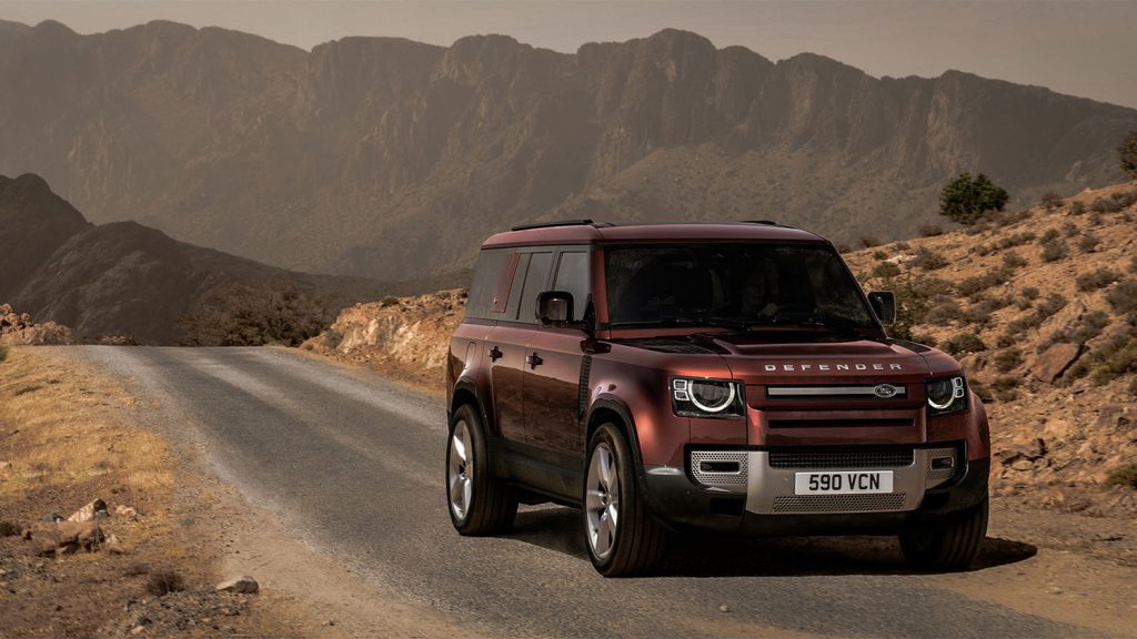 Met acht man de paden af in de nieuwe Land Rover Defender 130