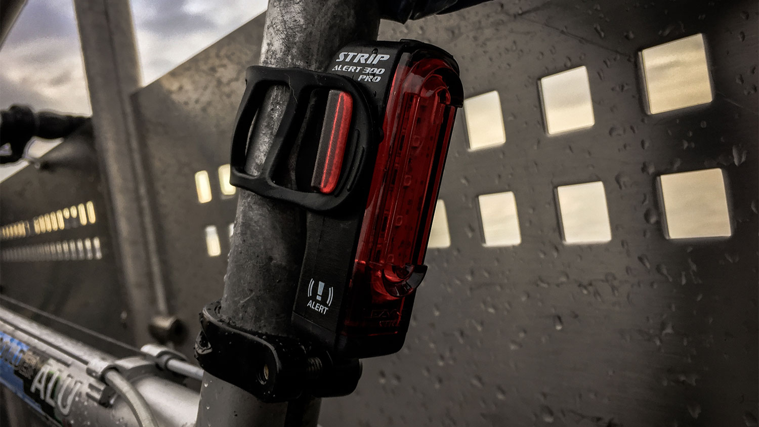 Review: Lezyne Strip Pro Alert Rear fietslicht