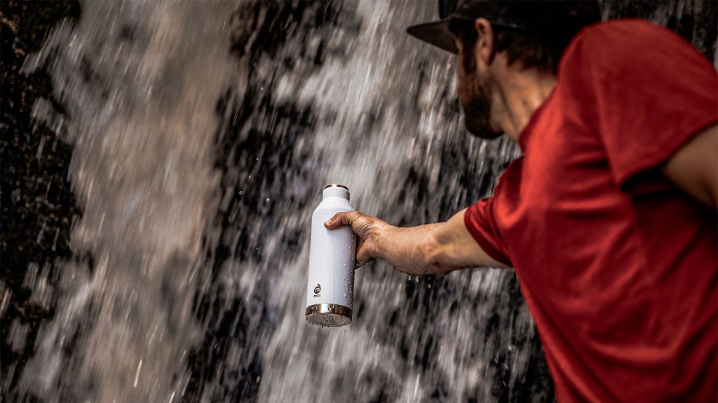 Waarom je eigenlijk alleen herbruikbare waterflessen zou moeten gebruiken