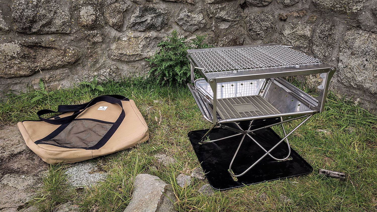 De geur van rook en staal bij de Snow Peak Takibi Fire & Grill | Review