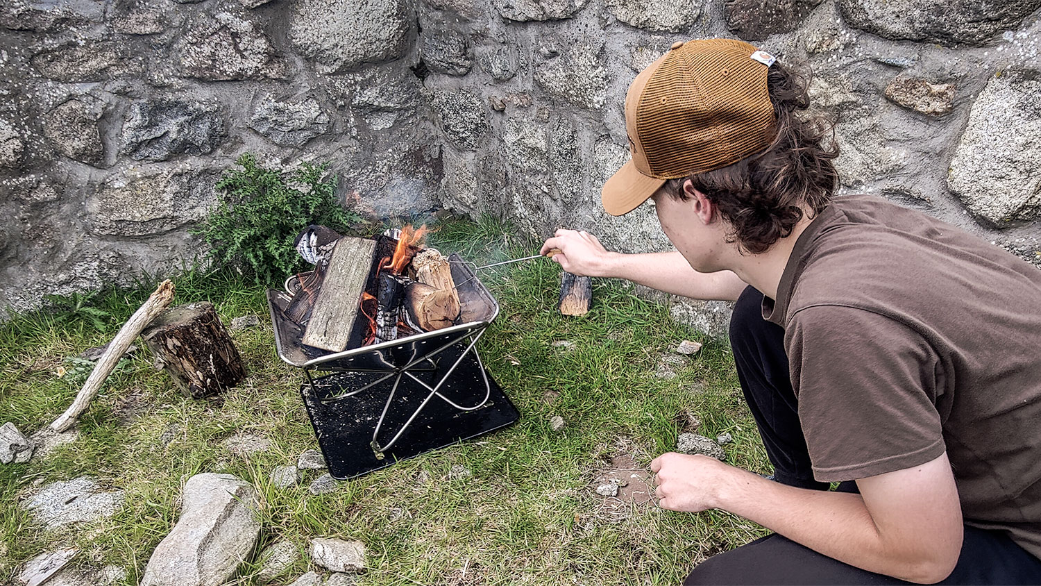 De geur van rook en staal bij de Snow Peak Takibi Fire & Grill | Review