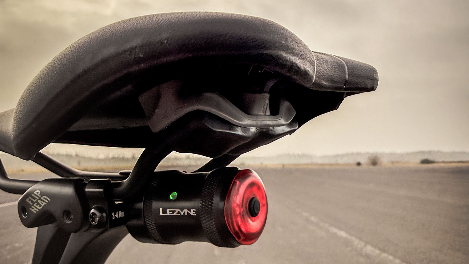 Lezyne Ai lichtset: dag en nacht zichtbaar op de racefiets | Review