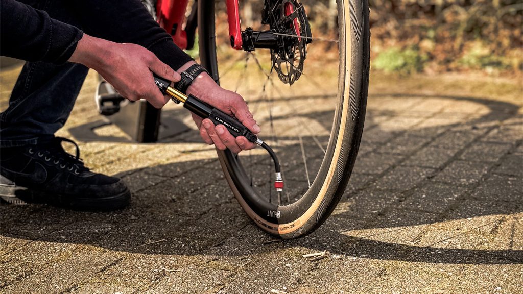 De Lezyne Clik Drive HP is klein, slim en verrassend effectief | Review