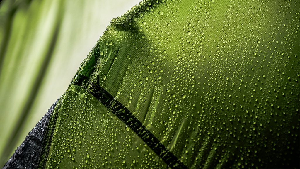 UV is de stille sloper van je tentstof, niet de regen