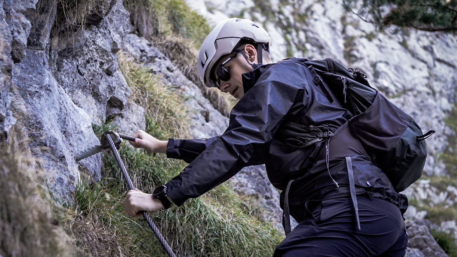 De Fjällräven Keb Lätt GTX; een hardshell van 176 gram | Review