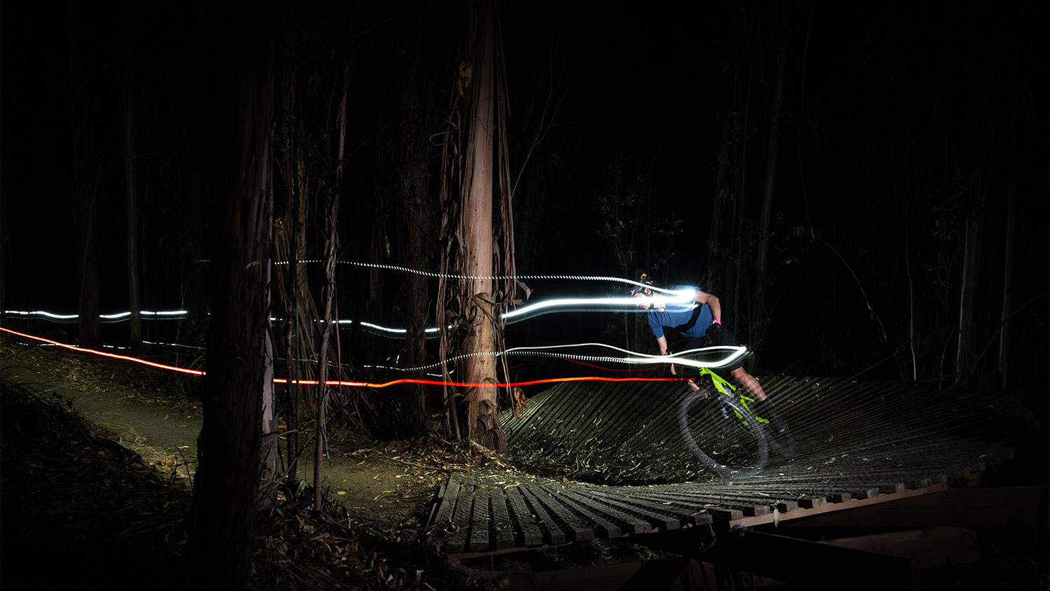 Win tickets voor de Lezyne Night Ride: mountainbiken in het pikkedonker bij Outdoor Valley